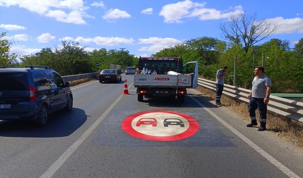 ÇORLU'DA YATAY İŞARETLEME ÇALIŞMALARI YAPILIYOR