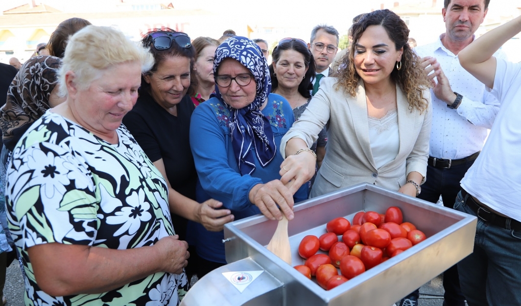 MALKARALI ÜRETİCİLERE SALÇA MAKİNESİ DAĞITIMI YAPILDI