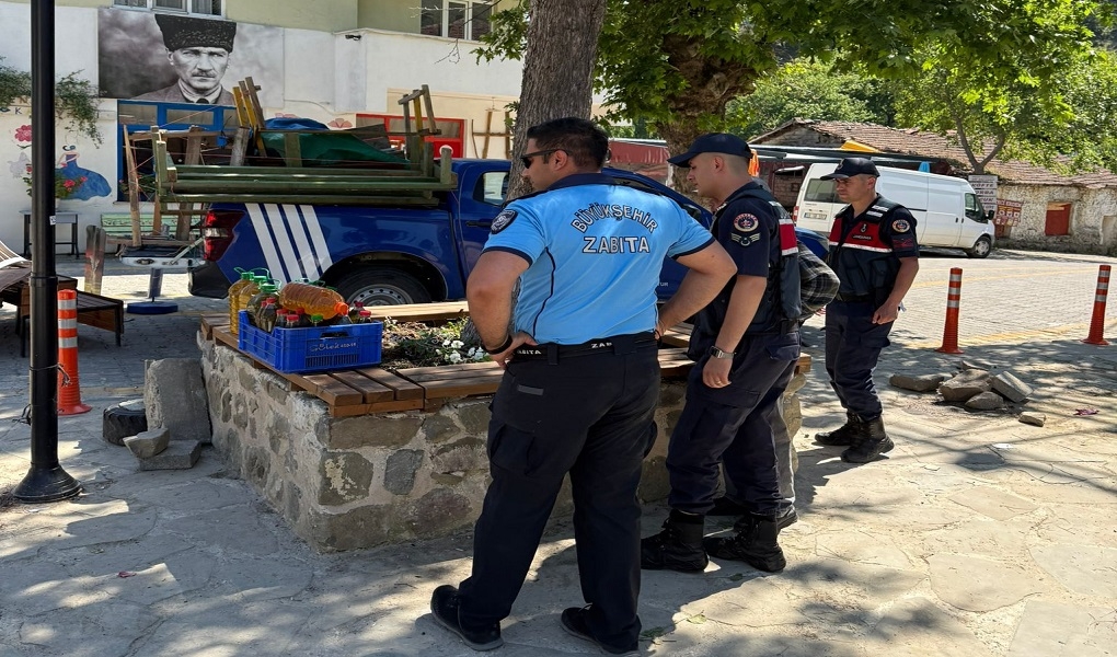 ZABITA EKİPLERİNDEN SAĞLIKSIZ ÜRÜNLERLE İLGİLİ DENETİM