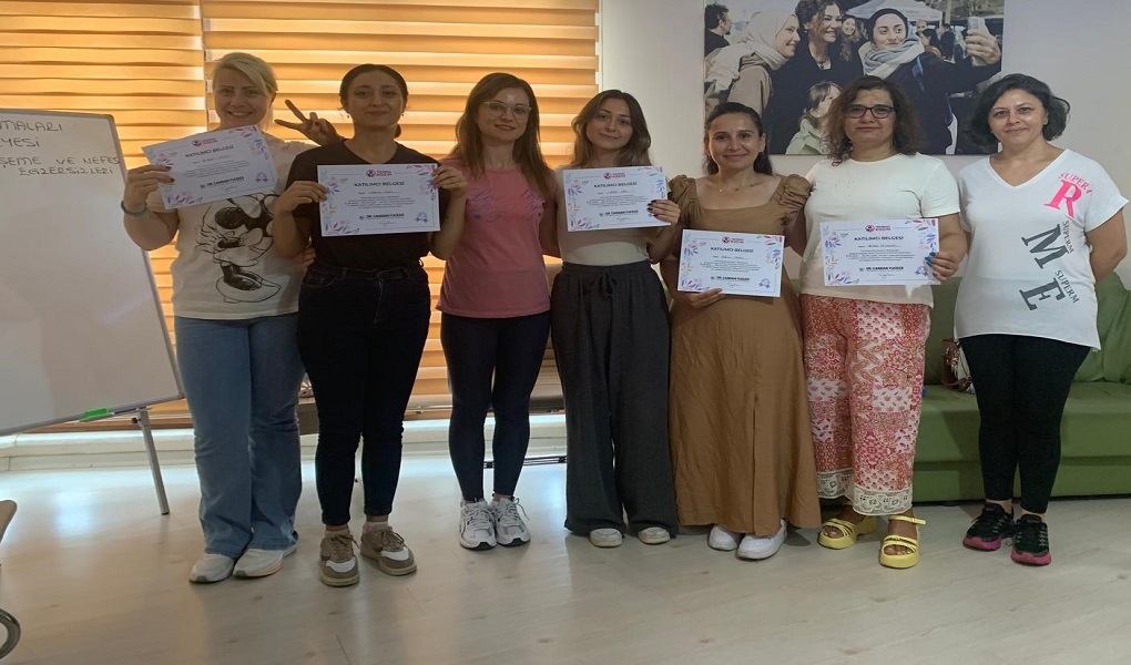 KADINLARLA BİRLİKTE GÜÇLENİYORUZ ATÖLYESİ'NDE DAYANIŞMA VE UMUT BULUŞTU