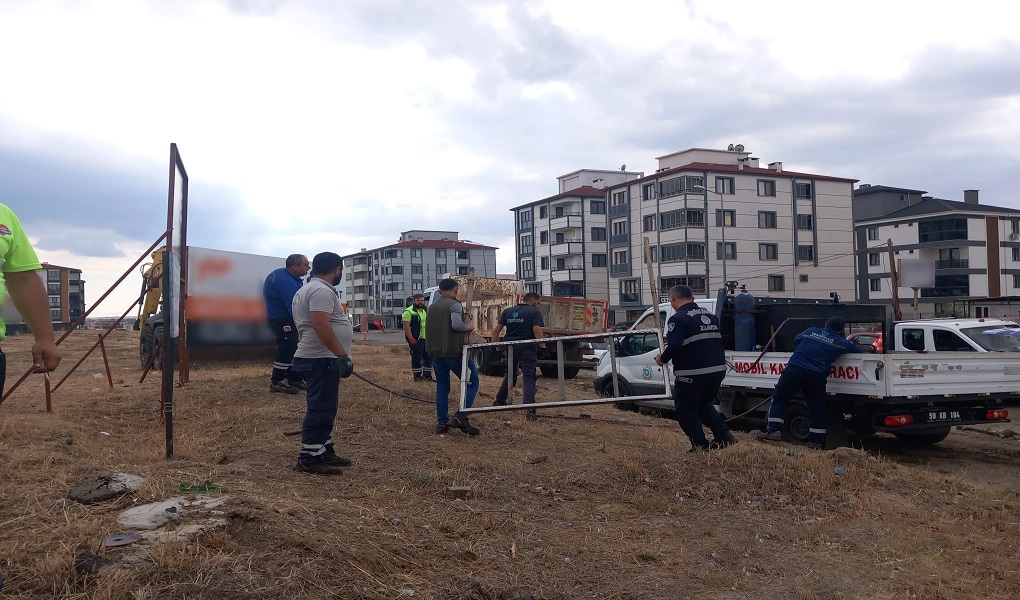 ÇORLU'DA GÖRÜNTÜ KİRLİLİĞİNE GEÇİT YOK