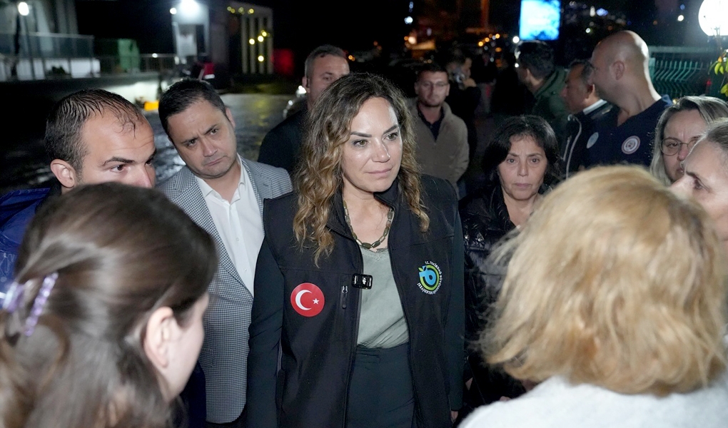 ANİ BASTIRAN SAĞANAK SONRASINDA BÜYÜKŞEHİR VE TESKİ EKİPLERİ SEFERBER OLDU