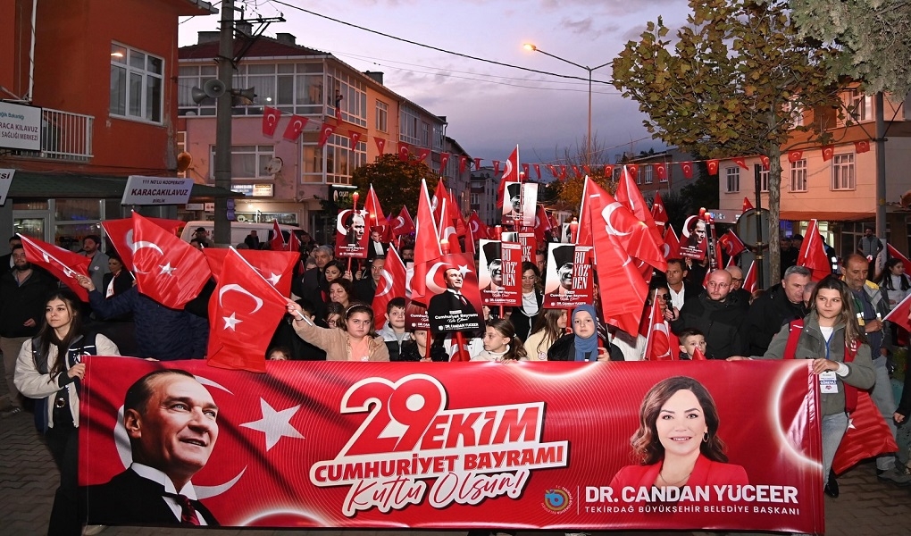 CUMHURİYET COŞKUSU KARACAKILAVUZ'DAN YÜKSELDİ