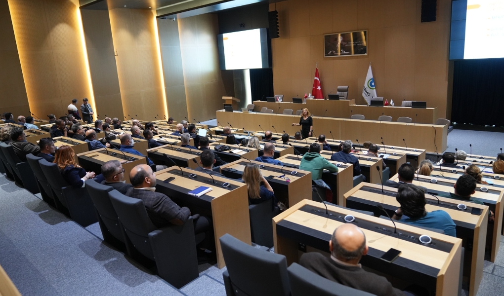 BÜYÜKŞEHİR'DE İDARECİLERE PROTOKOL VE DAVRANIŞ KURALLARI EĞİTİMİ