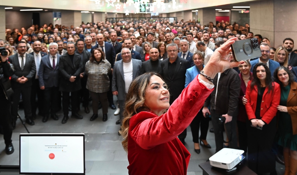 CANDAN BAŞKAN, BÜYÜKŞEHİR AİLESİNİN YENİ YILINI KUTLADI