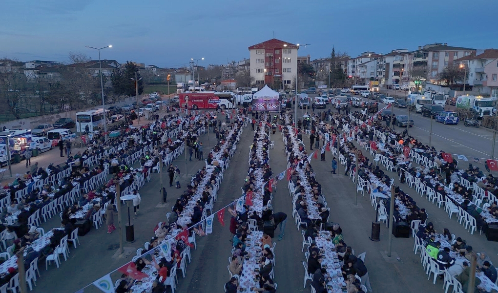 BÜYÜKŞEHİR'İN İLÇE İFTAR BULUŞMALARI ERGENE'DE BAŞLADI