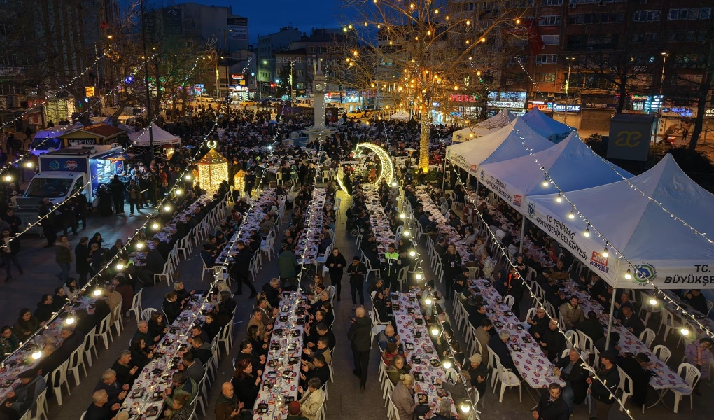 BÜYÜKŞEHİR RAMAZAN'IN BEREKETİNİ SOFRALARA TAŞIYOR