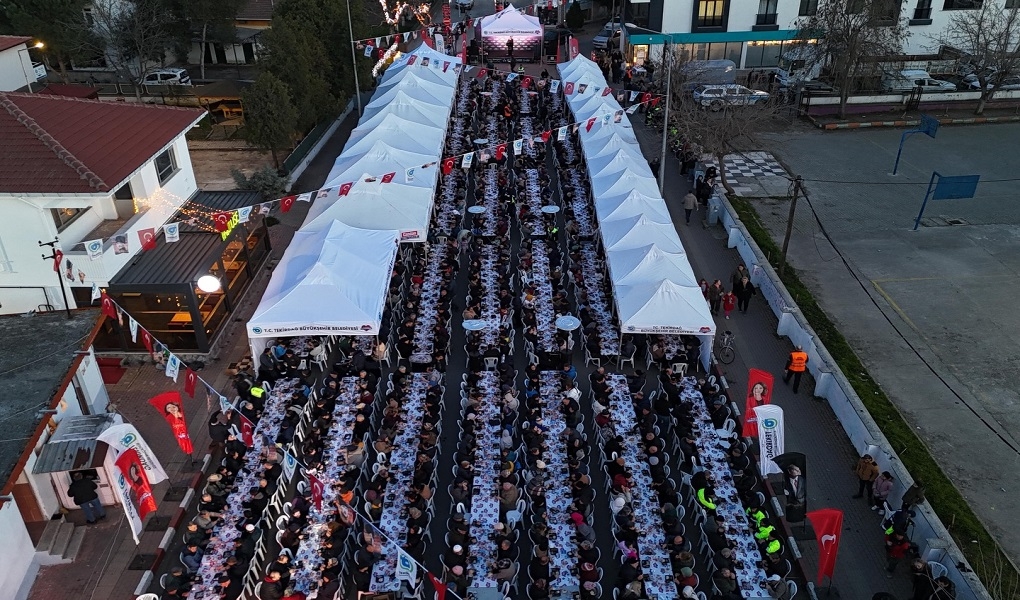 BİNLERCE YURTTAŞ BÜYÜKŞEHİR'İN DAYANIŞMA SOFRALARINDA BULUŞUYOR