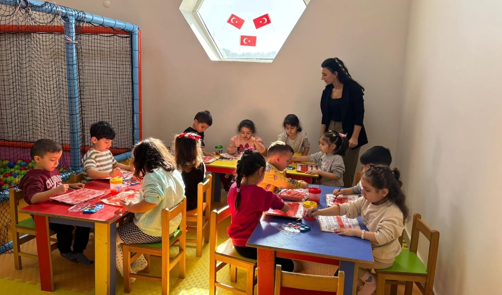 MİNİKLER İSTİKLÂL MARŞI'YLA TANIŞTILAR, BAYRAK SEVGİSİ KAZANDILAR